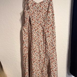 Flowery mini dress with thigh split